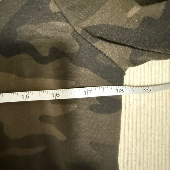 TCEC Green and Brown Puff Sleeve Boxy Sweatshirt - Picture 6 of 8